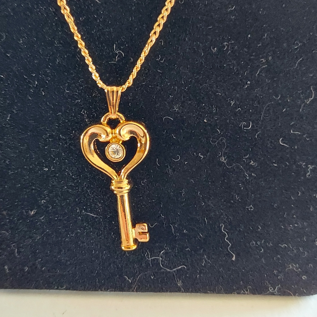 Vintage Avon Gold Heart Key Necklace W/Simulated Diamond 18"Long